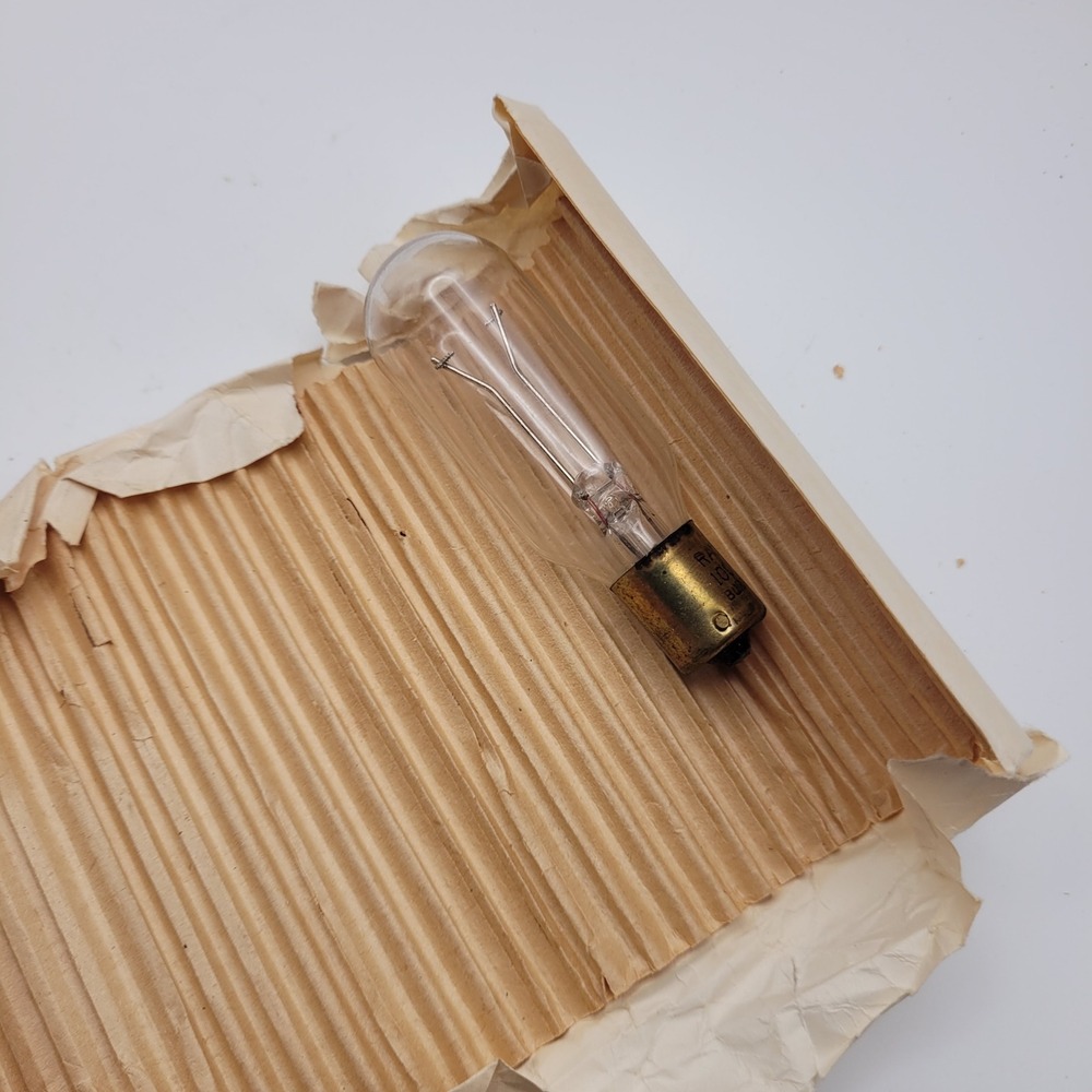 Vintage BZA 100W 20V T8 Projection Lamp Bulb CC6 Filament S.C. Base Up
